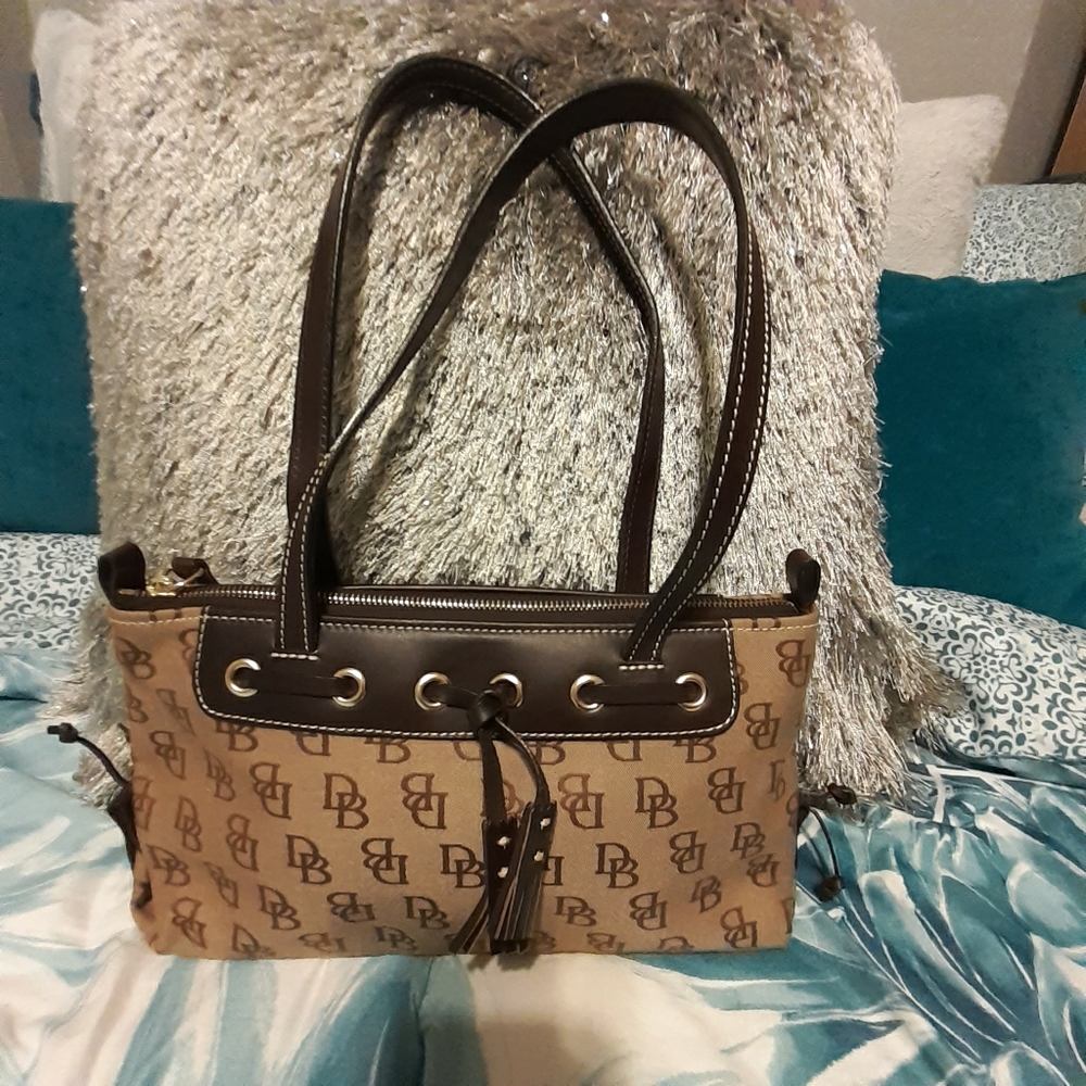🌸New Listing🌸Dooney&Burke small bag,